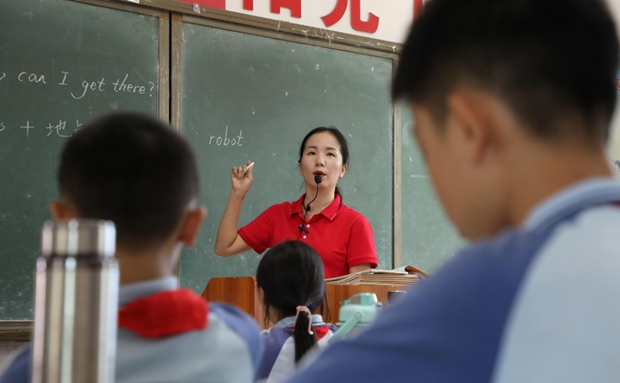 【我的教育故事展播】萬寧龍保小學校長符曉敏：扎根鄉村24載 學生的“超人媽媽”